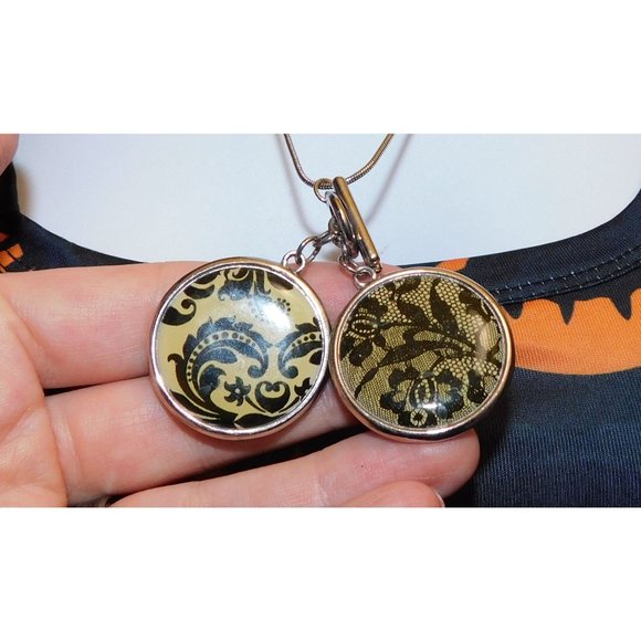 Lace Glass Pendant Necklace - Picture 6 of 7